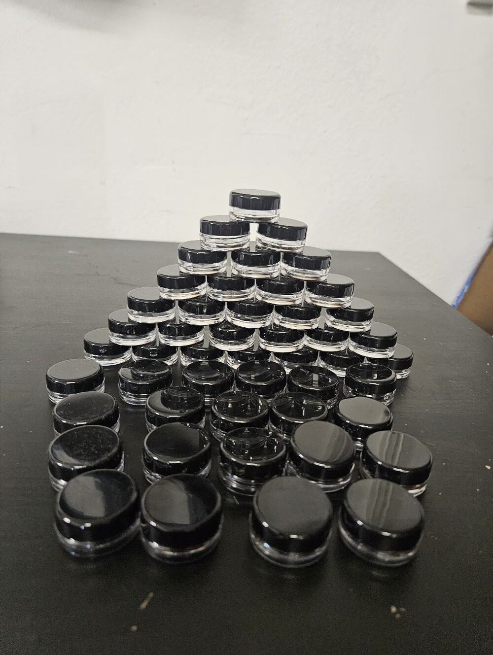 48pcs Tiny Sample Containers 3g Black Jars Makeup Travel Containers with Lids